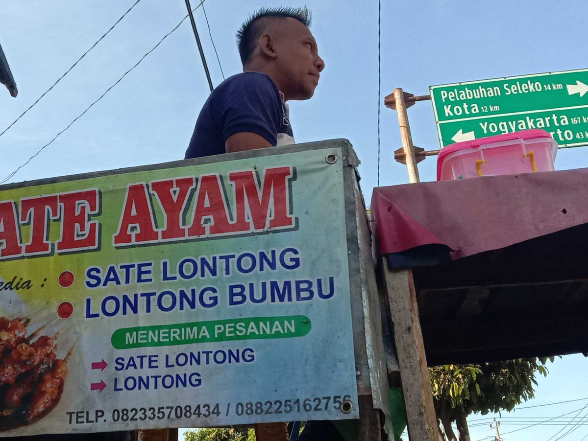 Saya cuma seorang penjual sate,pendidikan saya cuma SMA.Tetapi saya dr dulu suka obrolan politik&amp;Bagi saya melihat politik bangsa ini dr dulu adalah petarungan kroni orba&amp;soekarnois.Jelas Soekarnois dirasakan 10th sekarang,bagaimana kekuasaan tidak menindas rakyat.