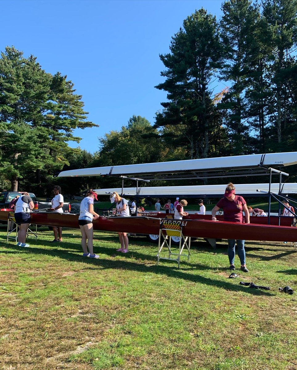 Marianapolis's tweet photo. A beautiful afternoon for our crew team to practice on the water! ๐๐ฃ๐ฏ #sports #practice #crew #crewlife #fallsports #crewteam #marianapolis #marianapolisprep #mprep #knightnation #goldenknights #quaddicklake #onthewater #rowers #oars #rowing #coxswain https://t.co/fsvayvfGMB