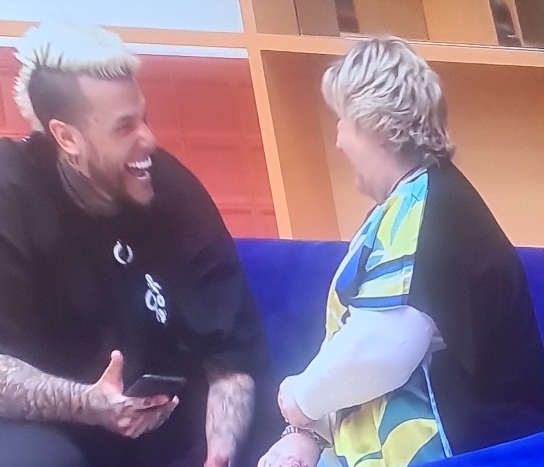 chicacadiz's tweet image. El Alex y la Abu haciéndose selfies me están dando la vida!!! #Ghvip30 😁😁😁😁