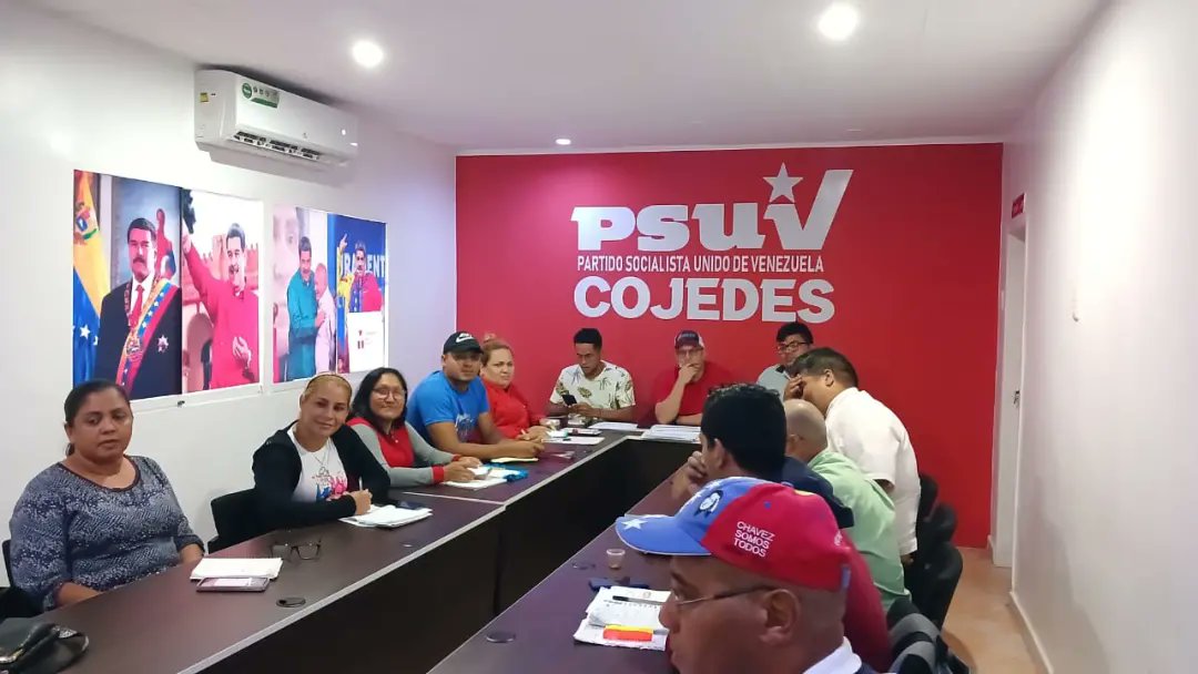 ¡Trabajo en Equipo, Victoria Segura! 

El Equipo Político Estadal del PSUV-Cojedes realizó reunión extraordinaria para la organización de las metas a cumplir en el mes de octubre.

#QueNotaRegresarAClases 
#PSUVPorTodoCojedes 

<a href="/NicolasMaduro/">Nicolás Maduro</a> <a href="/dcabellor/">Diosdado Cabello R</a> <a href="/pinfantea/">Pedro Infante A.</a> <a href="/PartidoPSUV/">PSUV</a>