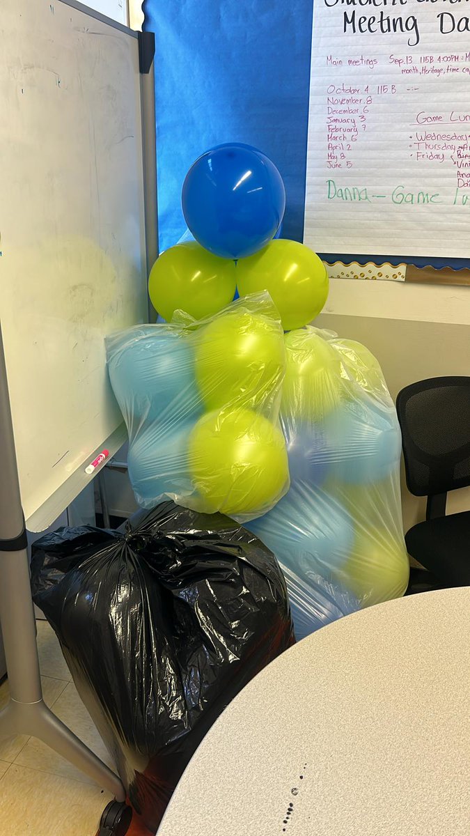 BxEU4J's tweet photo. We still ready for the club fair even after the mouse attack. #StudentGovt https://t.co/DpaTedfI1T
