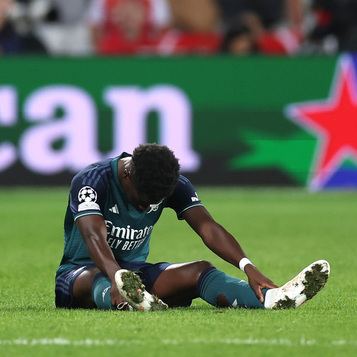 DR41fanpage's tweet photo. Speedy recovery @BukayoSaka87 ❤ https://t.co/hawzInOb00