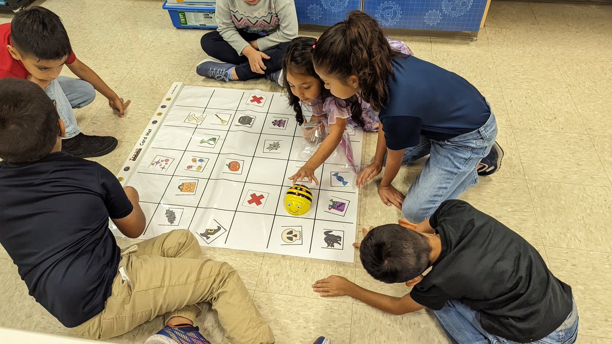 Ocelotscode's tweet image. ๐คCoding and Teamwork go together like PB&J! This week our Ocelot coders are learning about Algorithms and Sequencing while reviewing their ABCs!๐ฆ๐ง #LosFresnosCodes #OcelotsCode #Coding108