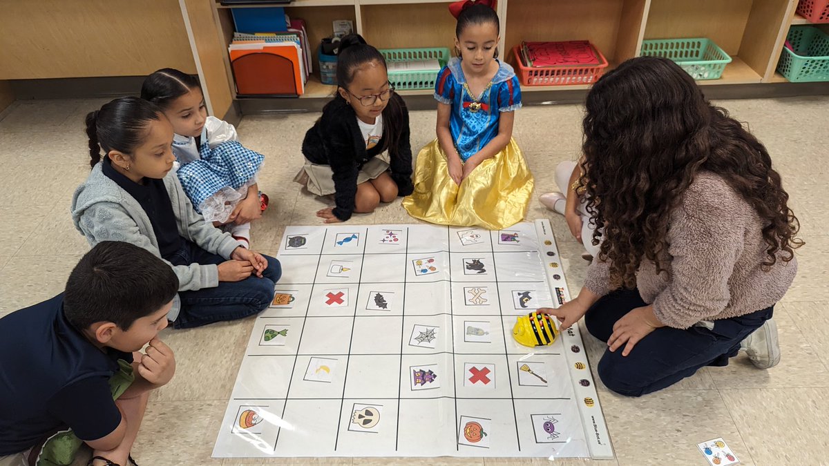 Ocelotscode's tweet image. ๐คCoding and Teamwork go together like PB&J! This week our Ocelot coders are learning about Algorithms and Sequencing while reviewing their ABCs!๐ฆ๐ง #LosFresnosCodes #OcelotsCode #Coding108