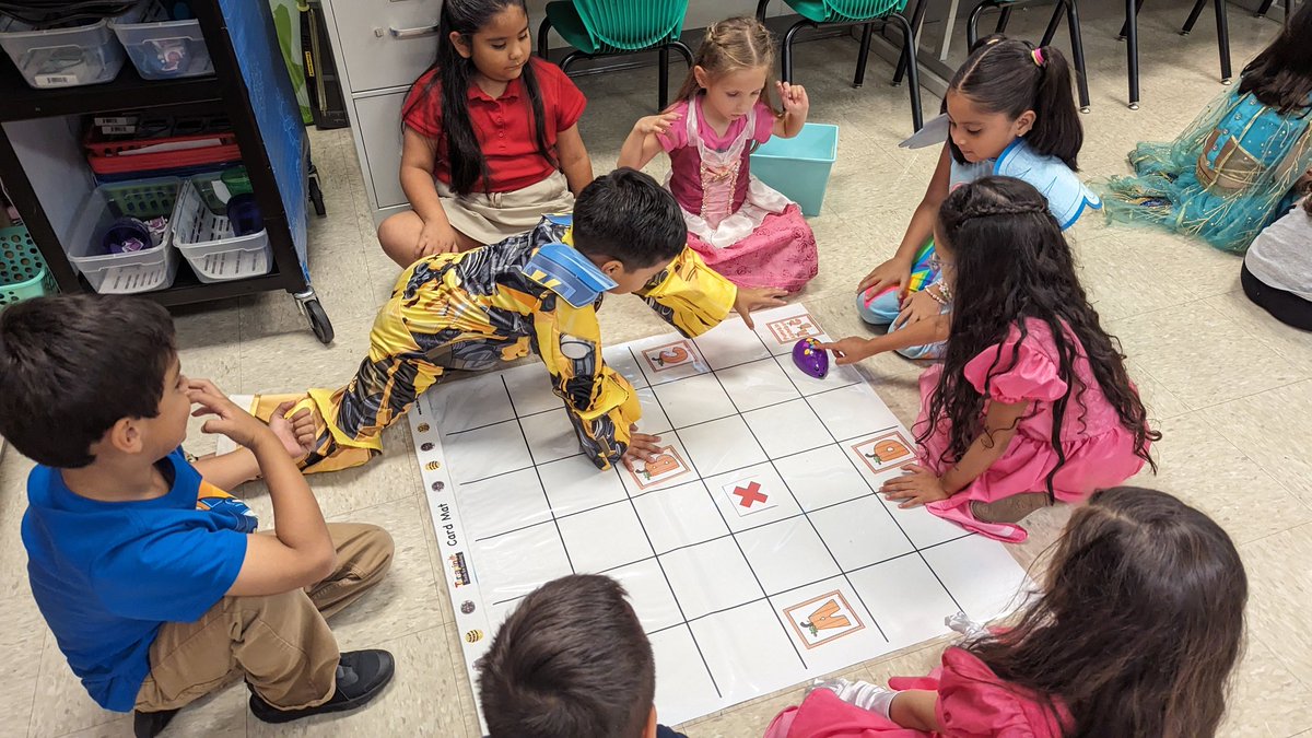 Ocelotscode's tweet image. ๐คCoding and Teamwork go together like PB&J! This week our Ocelot coders are learning about Algorithms and Sequencing while reviewing their ABCs!๐ฆ๐ง #LosFresnosCodes #OcelotsCode #Coding108