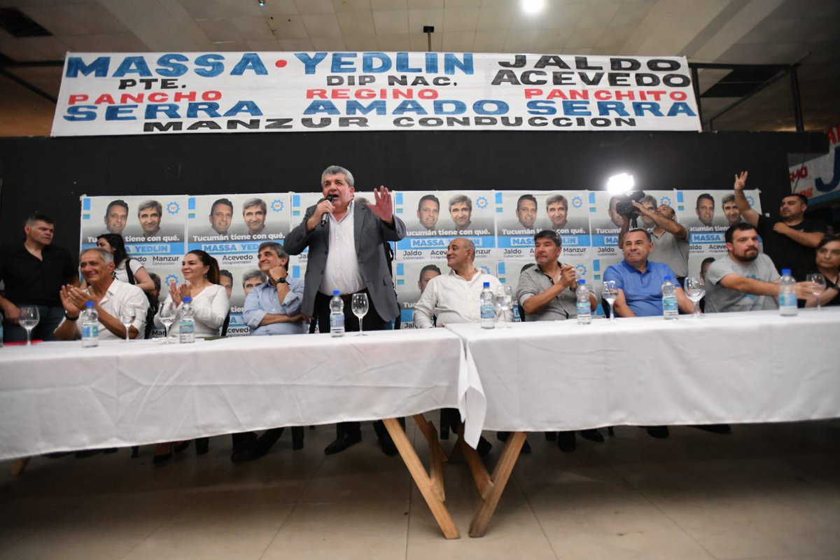 JuanManzurOK's tweet photo. El peronismo de Monteros se alista para triunfar con #MassaPresidente✌🏼

Una alegría volver a esta ciudad, donde siempre nos reciben con gran cariño. Junto a Miguel Acevedo y candidatos de @unionpatriatuc compartimos un fervoroso encuentro organizado por Francisco "Pancho" Serra. https://t.co/ThvFw8WsPq