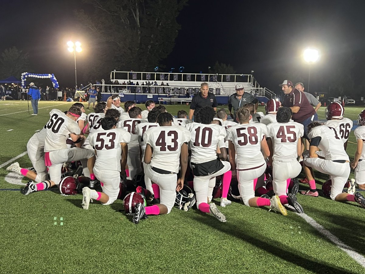 erapay5's tweet photo. Shoutout to the Week 4 @lohudsports Team of the Week, @ValhallaNYFB! @VMHS_Athletics_ @hoopsmbd 

The Vikings got a 27-26 marquee win at Dobbs Ferry. They forced 2 turnovers that led to TD drives and they stuffed a 2pt attempt with 48 seconds left to preserve the victory. https://t.co/HFDbCYlq3e