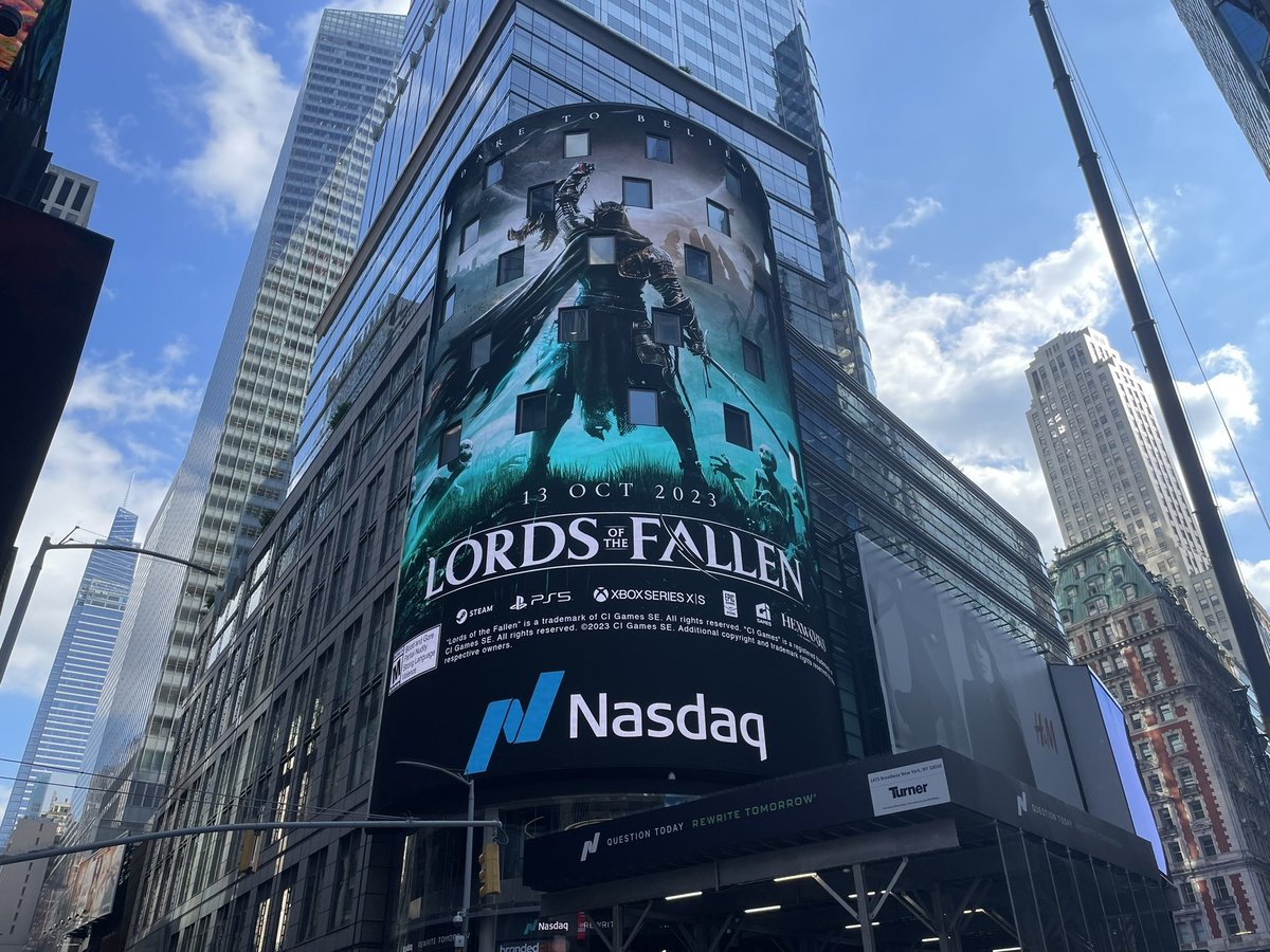 Solo quedan 10 días, y Times Square luce así.
Vamos!!!!
In light, we walk...⚔️🛡️
 #lordsofthefallen #inlightwewalk