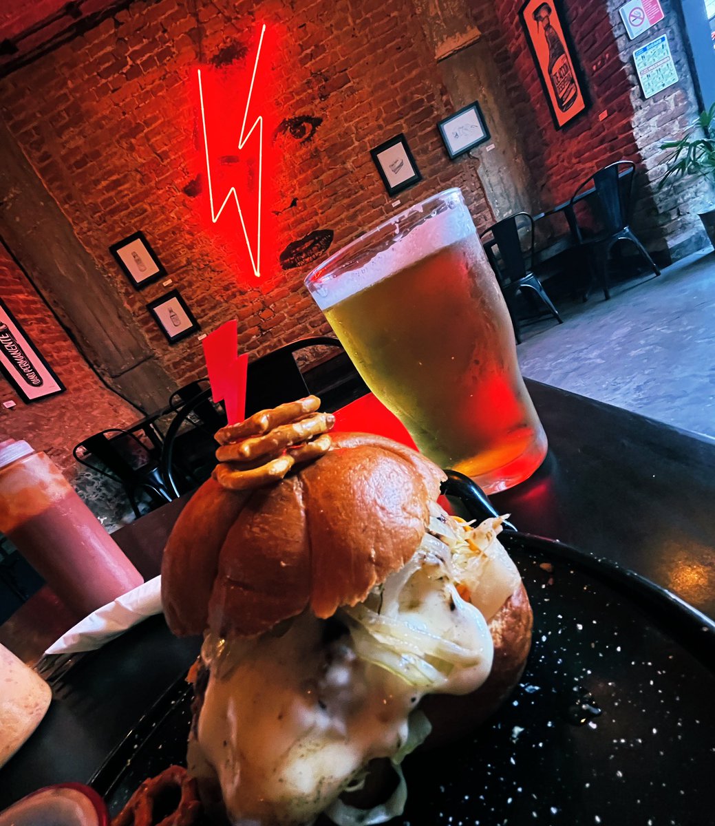 Inauguramos oficialmente el #Oktoberfest 🍺 <a href="/IndomitaBurgers/">indomita.burgers</a>