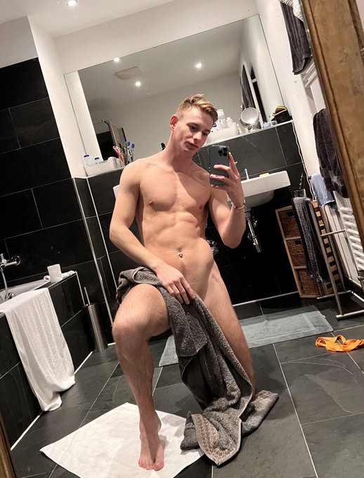 Can you help me find my underwear?😉 https://t.co/v92vq7Iw9h