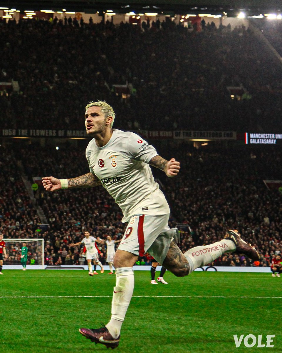 fotottarena's tweet photo. Old Trafford’da da imzasını attı 
🌪️🌪️🌪️🌪️ https://t.co/9kI8JcltyC
