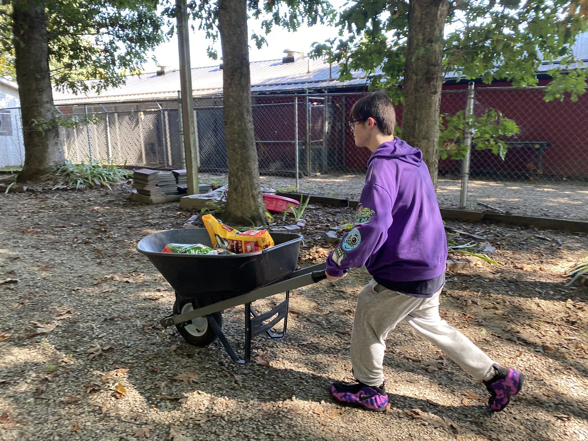 A great day for ALA at the dog shelter🙌🏻 thanks to all SHS volunteers!