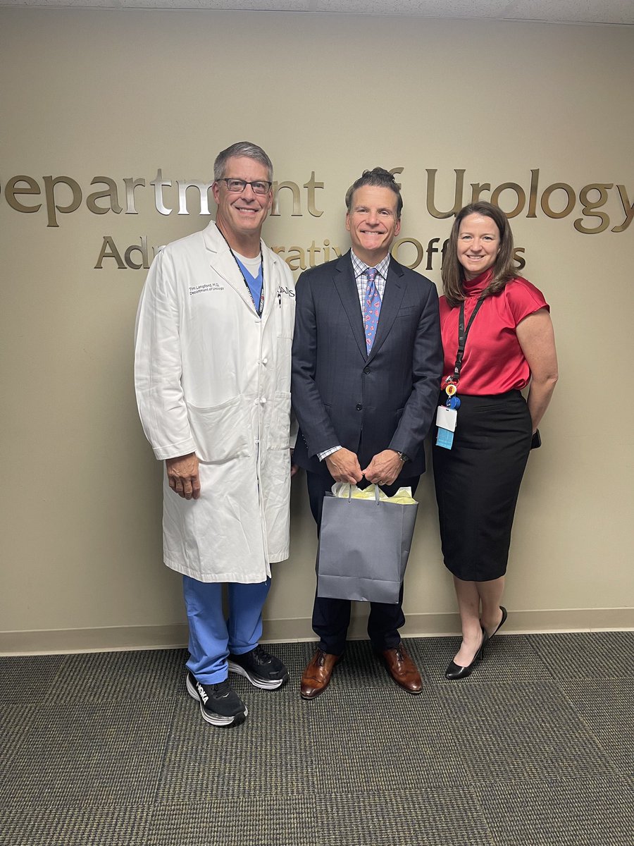 UrologyUAMS's tweet photo. We are so grateful for our visiting professor, Dr. Brian Flynn @Brian_J_Flynn , professor of urology &amp; fellowship director of functional and reconstructive urology at @cu_urology. His talks on SUI functional reconstructive urology were most enlightening. @SCSAUA  @AmerUrological https://t.co/bwigV1HvhI