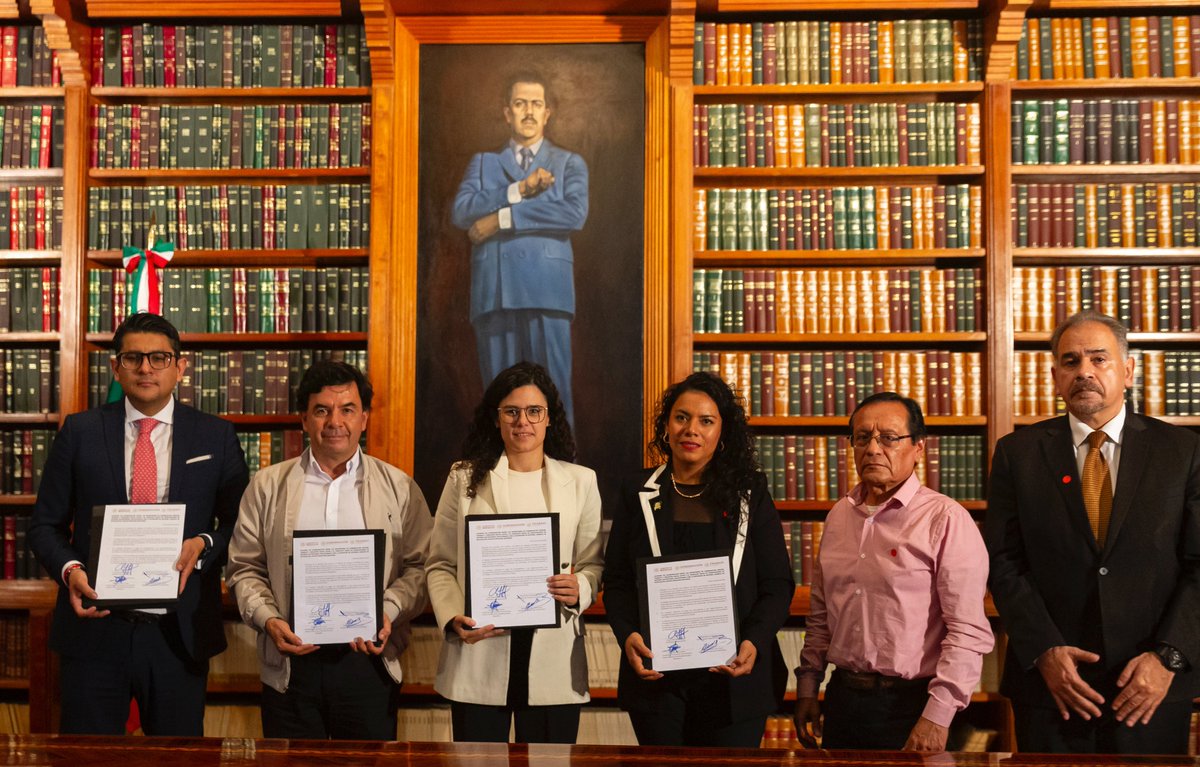 LuisaAlcalde's tweet photo. Celebramos el acuerdo alcanzado con el Sindicato Único de Notimex y su Secretaria General, Adriana Urrea.

Estamos comprometidos con la protección y el respeto a los derechos individuales y colectivos de las y los trabajadores.

Aunque el acuerdo tomó tiempo, se pone de manifiesto que el diálogo es la mejor forma de solucionar cualquier conflicto o adversidad.

Agradecemos a los equipos del @GobiernoMX, @JesusRCuevas; de la @STPS_mx, @marathb y de la @SEGOB_mx por todo el trabajo realizado.

¡EnHoraBuena! 🙌🏽🙌🏽