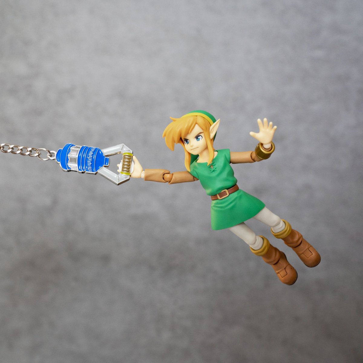 HerosArmory's tweet image. Zipping through this week like Link on a hookshot.

What's your favorite version of the hookshot? 🤔

Get this keychain today -&amp;gt; herosarmory.com/products/the-h…

#legendofzelda #zelda #hookshot #hookshotkeychain #keychain #zeldakeychain #loz #zeldahookshot #link