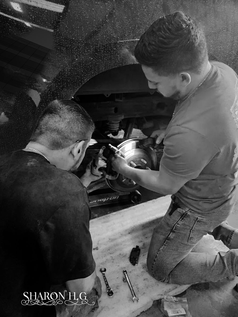 AutoshopGarcia's tweet photo. WE ARE THE EXPERTS ON DETAILS. 
#cars #mechanic #collisionrepair #carrepair #insurance #wheel #photooftheday #blackandwhitephotography #paintandbody #shoppictures #carpictures #carphotography #mechanicphoto #oemparts #carlovers #fotosdecarro #fotografia #carros #mecanica #mecanic https://t.co/v3gDCBUFRW