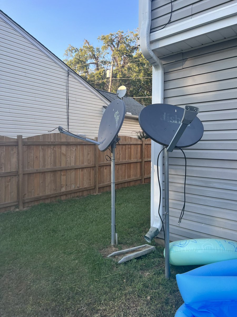 Mila96128316's tweet image. @dish #dishnet doesn’t remove this stuff it was left by previous owners, how do you make them remove this? I don’t want my children strangle themselves becuz of someone’s sloppy work &amp;amp; “forgetting to remove @DishNetInfo @DISHLocalUSA #DISH #dishtv