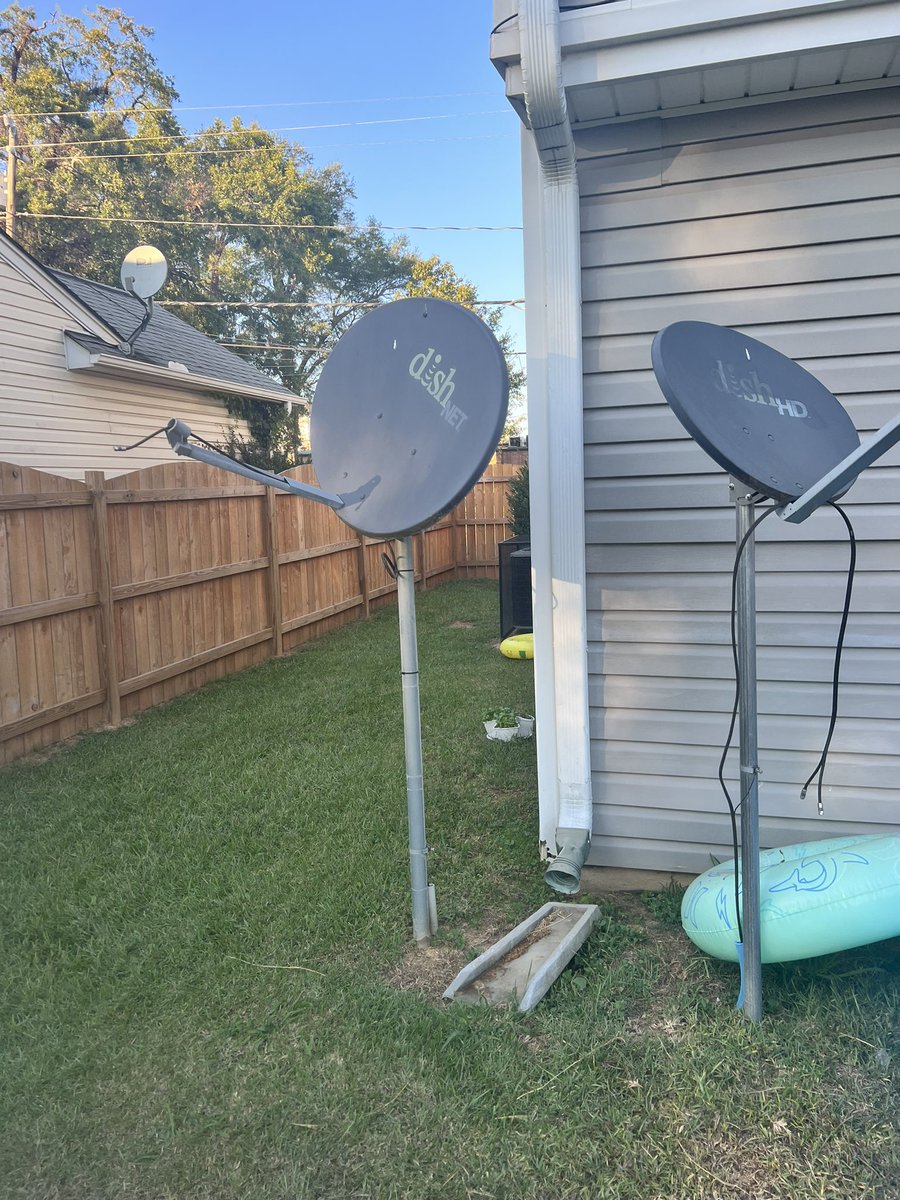 Mila96128316's tweet image. @dish #dishnet doesn’t remove this stuff it was left by previous owners, how do you make them remove this? I don’t want my children strangle themselves becuz of someone’s sloppy work &amp;amp; “forgetting to remove @DishNetInfo @DISHLocalUSA #DISH #dishtv