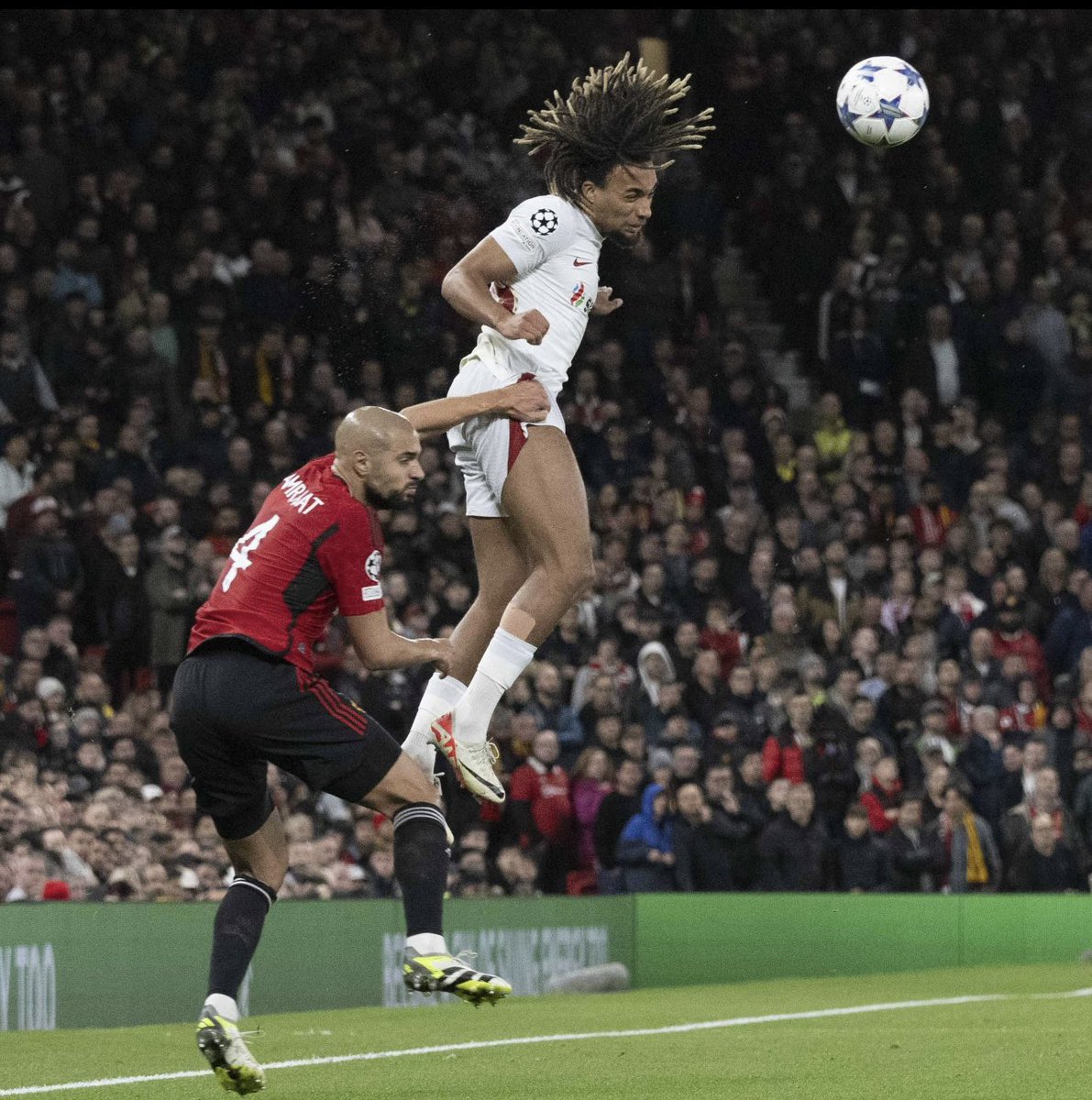 muallimsi's tweet photo. Sevgili Galatasaray lılar;biraz da şu adamı övmeniz gerekmiyor mu? #sachaboey #galatasaray #ChampionsLeague #ManchesterUnited #GALATASARAY https://t.co/v69Qdp4tGT