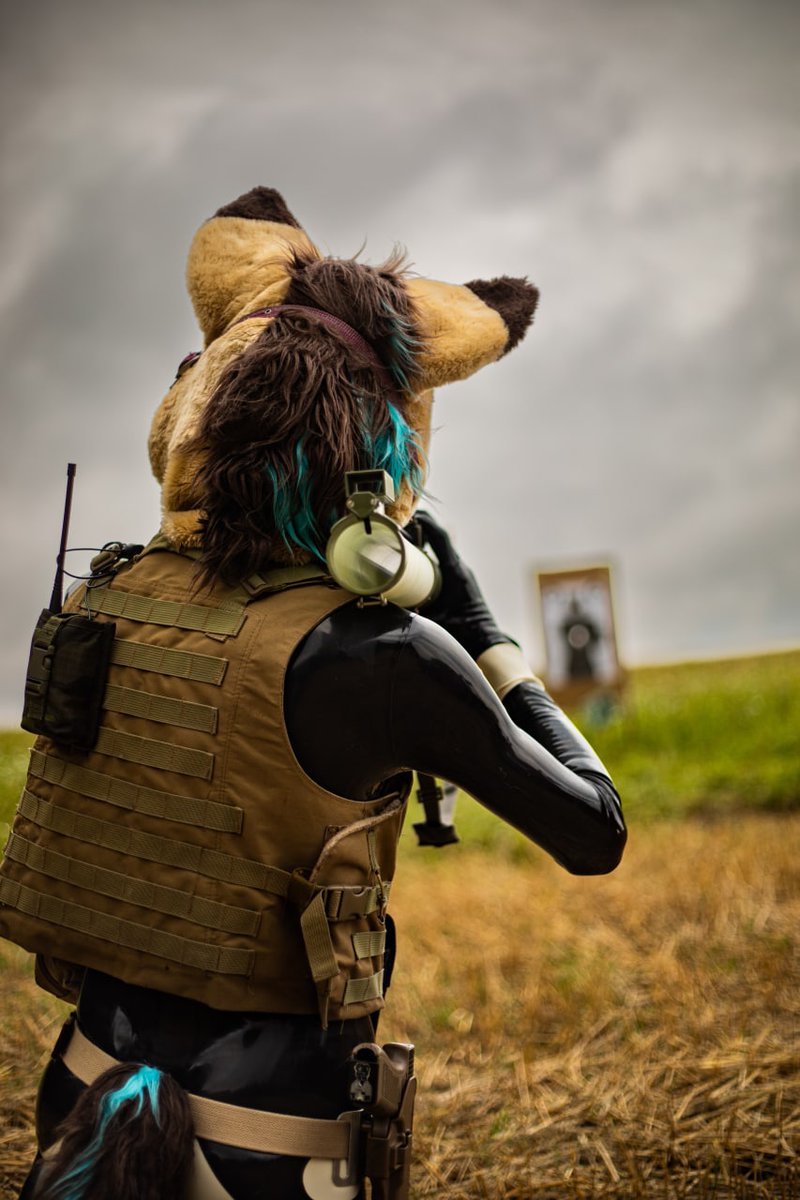 JohnnyHappyColt's tweet photo. Overkill ☠️

📷- @TakeruWolf 

#LatexFur #RubberFur #SqueakyFur https://t.co/xEQUkvjuDM
