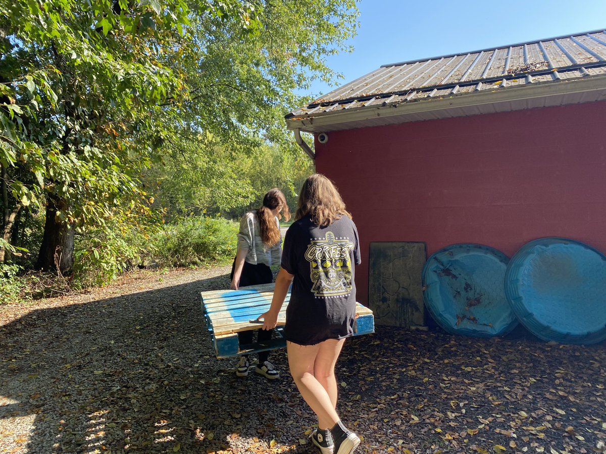 SHS ALA volunteers at the Perry County Dog Shelter. Great team!!