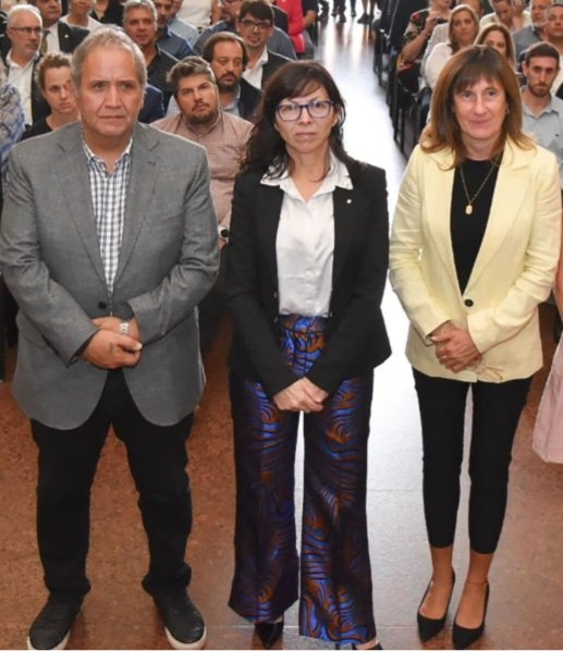 Basom1Bernardo's tweet photo. #corrupciónBNA vs #PrimaveraBNA Así es: #Pacto #Palazzo #Batakis #Barros El Directorio resolvió hoy desplazarla, esto es caminar errante por pasillos, cobrar sueldo de gerente a los 59 y jubilarse el año que viene, fresca y desvergonzada https://t.co/kK8r7PTpoo