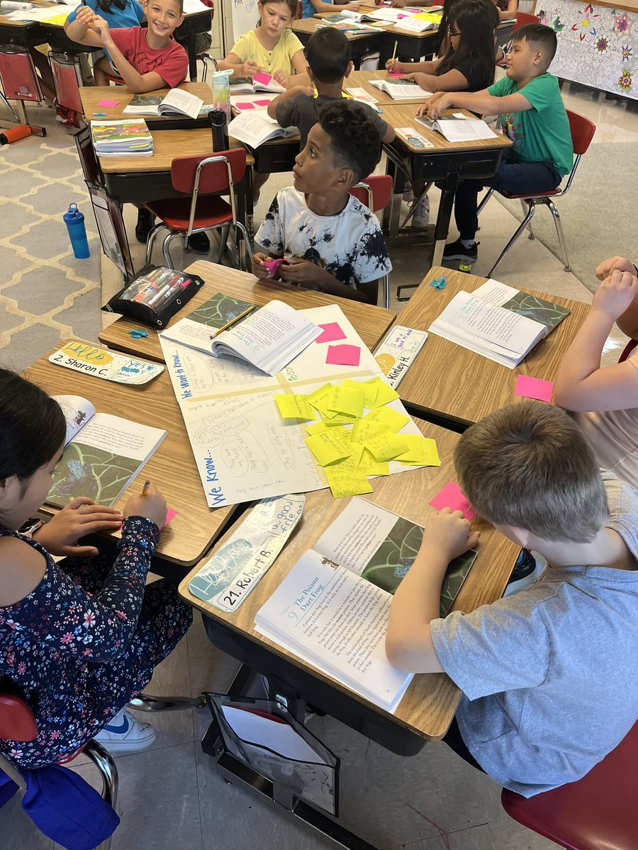 d61porter's tweet photo. Today we focused on characteristics of Tree Frogs and Poison Dart Frogs! 🐸@d61sandoval https://t.co/TWob0NXPb6