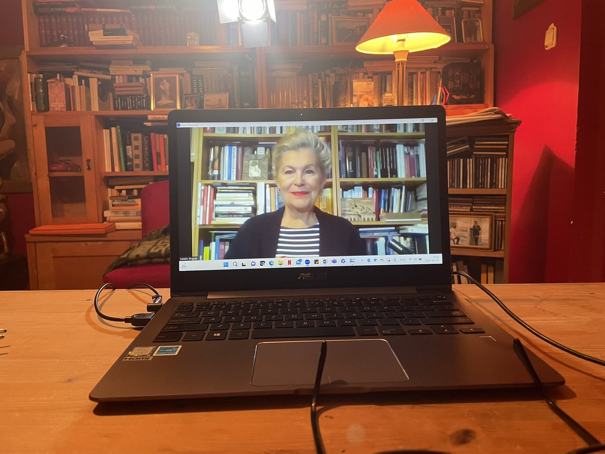 KatalinBogyay's tweet image. Zoooming in … #lecturetime @Columbia on Psychology and Diplomacy !