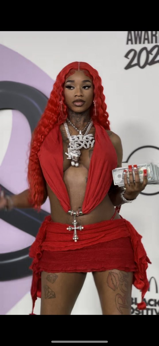 mymixtapez's tweet photo. Sexyy Red pulls up to the BET Hip Hop Awards 😍
 https://t.co/DbKhKjPpeh