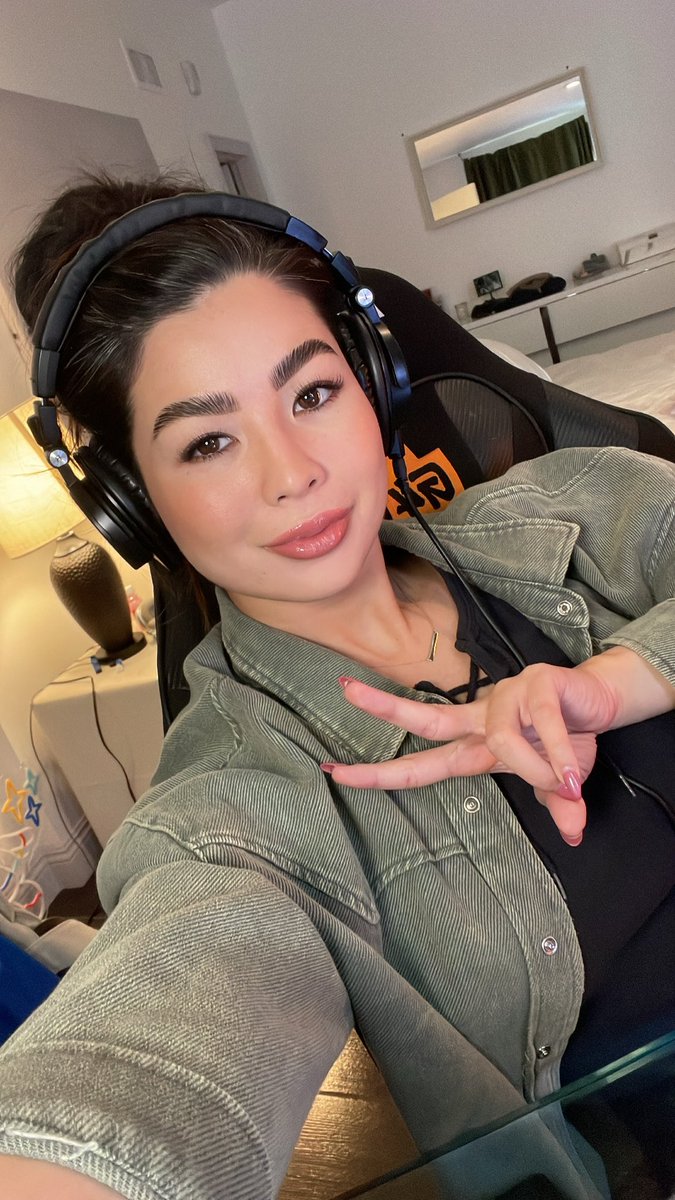 carolinekwan's tweet photo. Hi hi I’m live early today for a co-stream with Crown to watch @MightyMouse vs @KennyOmegamanX in Street Fighter 6 💃🏻🥷🏽! Watch with me now on my channel: https://t.co/tkCH3mr0bx #crownpartner https://t.co/c2nmwngrhJ
