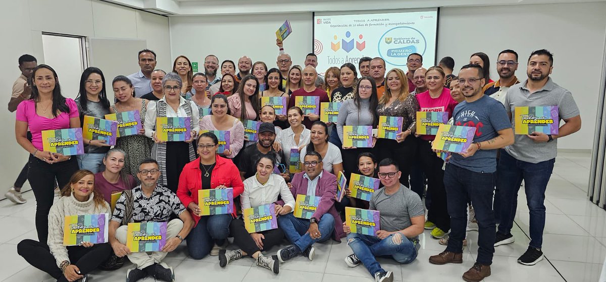 PTA_Colombia's tweet photo. Celebramos la publicación del libro “Experiencias de 10 años de formación y acompañamiento de maestros en Caldas”, una producción académica que registra testimonios de transformación de prácticas pedagógicas a partir del acompañamiento situado que realiza el equipo de tutores. https://t.co/lfOdCDivzi