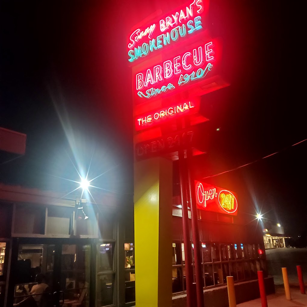 Great shoot in Dallas last week with the team
@DDNStorage and the brilliant crew at University of Texas Southwestern BioHPC <a href="/BioHPC_UTSW/">BioHPC at UT Southwestern</a>. Can't wait to share the footage, but for now here's a picture of the excellent BBQ joint across the street. Open 24 hours!