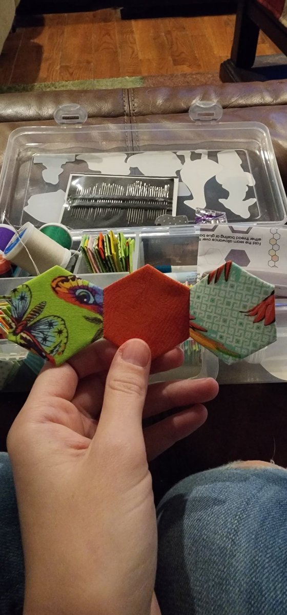 MystiqueSiren's tweet photo. 3 down 80ish to go 🤣
I feel like I'm already improving from my first one to my second!
#englishpaperpiecing 
#quilting https://t.co/cQfHTYeZrL