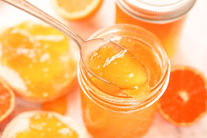 Bowl_Me_Over's tweet image. Orange Jelly is AMAZING! It's a bright burst of sunshine in a jar of homemade jam! It's quick and easy to make and a hundred times better than storebought - you'll love this jam! #howtomake #cookingjamsandjelly #bowlmeover bowl-me-over.com/sweet-mandarin…