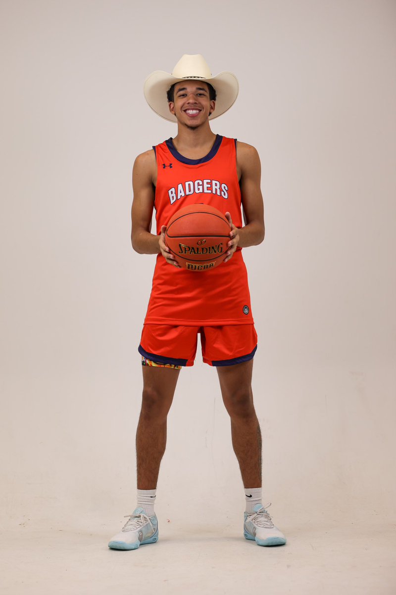We’d say our boy <a href="/DonavenDavis4/">Donaven🎒🙌🏾</a> found his true calling out in Utah with <a href="/SnowBasketball/">Snow Basketball</a>!