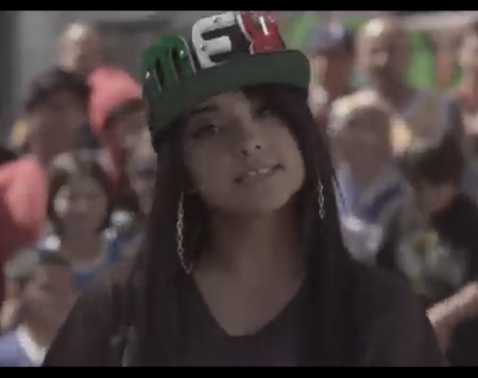 kellyyx8's tweet photo. Todos los que critican a Becky G porque “ahora se le ocurrió ser mexicana” no saben ni un poquito de su carrera, estas imágenes son de sus videos de hace 10 años, Becky en toda su carrera siempre ha representando nuestra cultura 🇲🇽 no es de ahorita https://t.co/rpLS4jKTFh