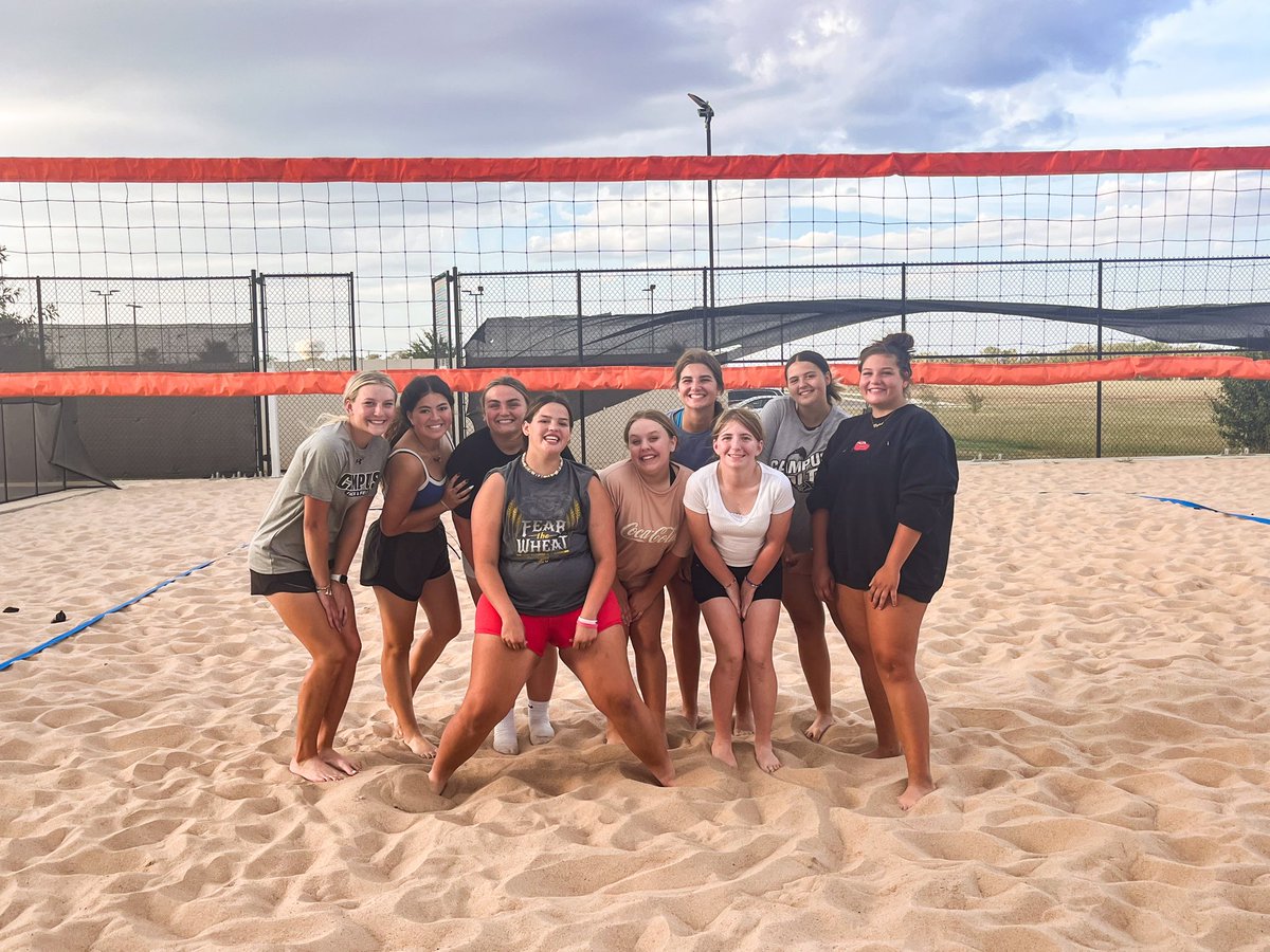 Missing a few girls, but the Campus Golf team had some fun today playing sand volleyball ❤️ <a href="/Coach_Curtiss/">Campus Golf</a>