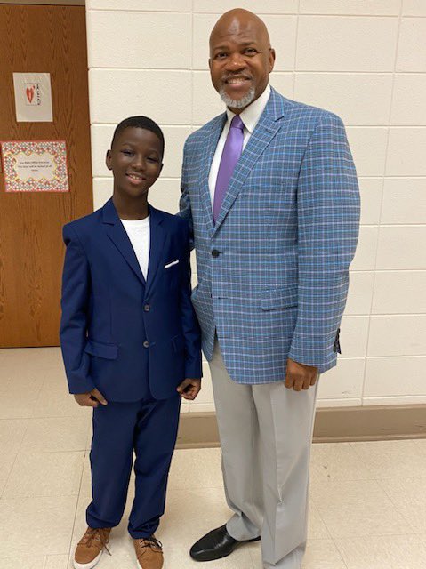 Minor_Community's tweet photo. Homecoming Week Day 2 - Tough Tuesday! Wear your best fit and also picture day. 📸💜 #PawsUp #MinorPride #JefCoedStrong https://t.co/JZSydU5heh