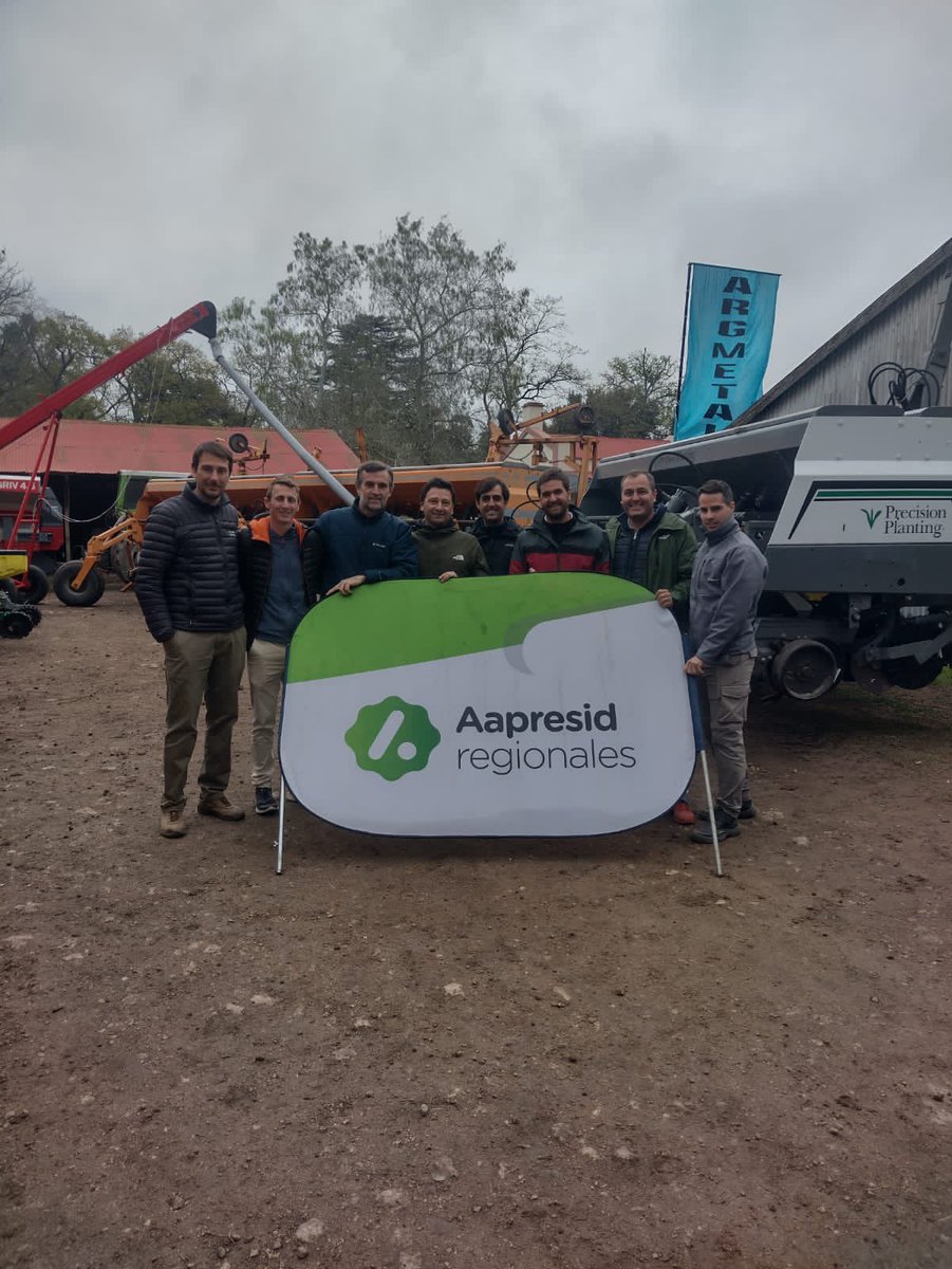 Excelente jornada Aapresid! La última vez que dimos una charla juntos llovió, y hoy no fue la excepción <a href="/SantiagoTourn/">Santiago Tourn</a> 

<a href="/pabloerrazu/">Pablo Errazu</a> <a href="/RegAapresidTsAs/">Aapresid TresArroyos</a> <a href="/PPlantingARG/">Precision Planting Argentina</a>