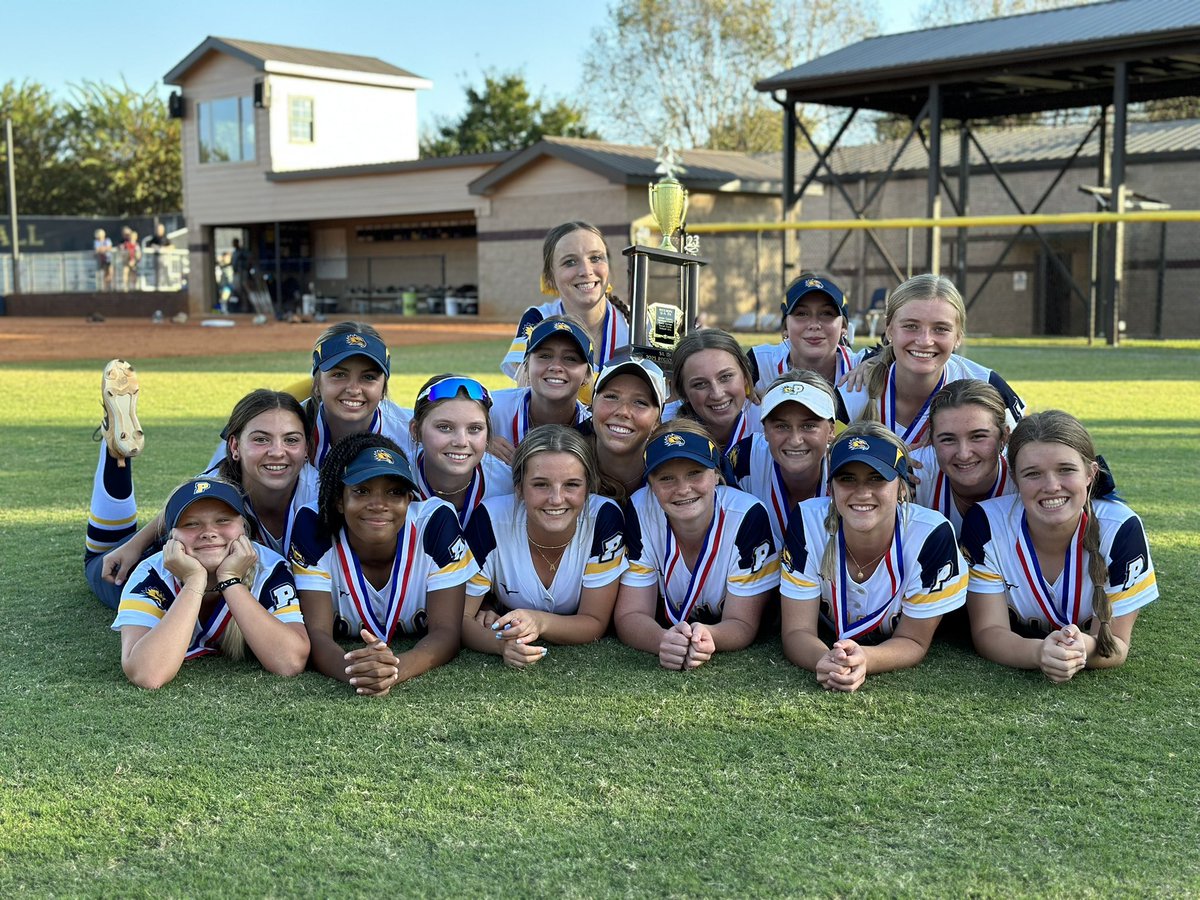 PACSSoftball's tweet photo. REGION CHAMPIONS, BABY!!! 🏆☝️ https://t.co/vU5xoY20wo