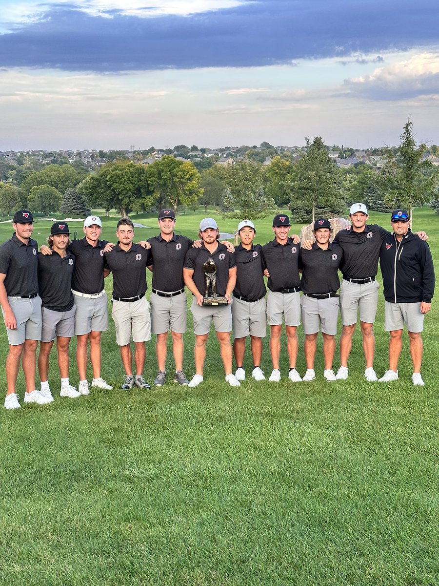 🏆The hardware is staying 𝙃𝙊𝙈𝙀😤

Your Mavericks have won the Big O Classic with a team score of 878! (297-294-287)

It marks the 𝘧𝘪𝘳𝘴𝘵 tournament victory for first-year head coach Joey Baldwin, and
the 𝘴𝘦𝘤𝘰𝘯𝘥 in program history! 🤘

#OmahaMGO