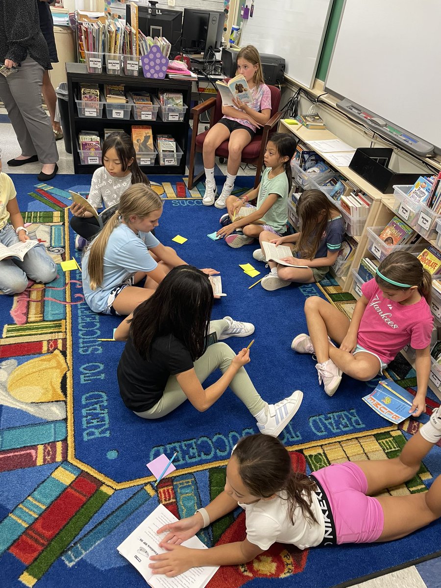 greenvale_ap's tweet photo. Readers gonna read, read, read, read, read! https://t.co/qHeFHSQO9I