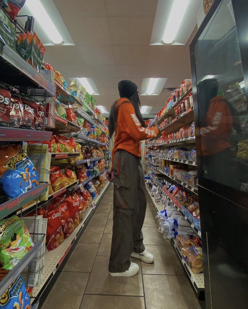 Meu eu de: laranja

Comenta “?” que eu te dou uma cor.