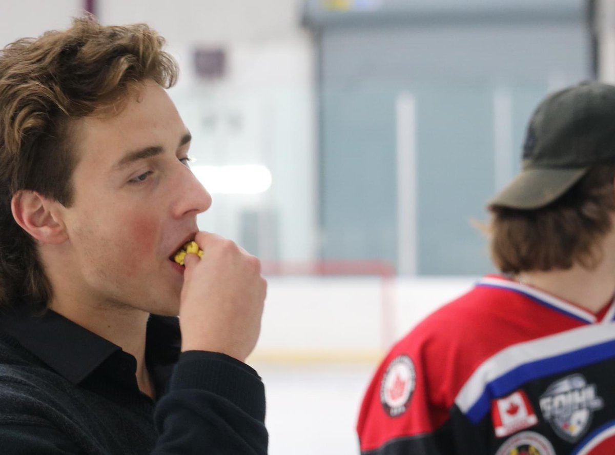 I don’t know if anyone comes close to having as much fun as Kai Skilbeck does at the rink!

#GOJHL #PetalToTheMedal🌹