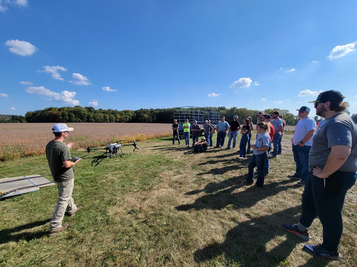 ForrestLang78's tweet image. Great day for #AgTechnology on the @CFAES_OSU Wooster campus. Seth Arnold from Arnold Precision LLC talked with @OhioStateATI students about starting his drone spryaing business while working a full time job. He even let students fly! 

#HandsOnLearning #ATI #CFAES #OhioState