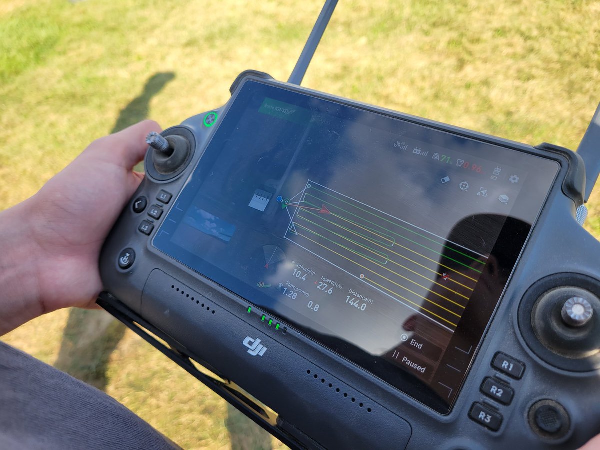 ForrestLang78's tweet image. Great day for #AgTechnology on the @CFAES_OSU Wooster campus. Seth Arnold from Arnold Precision LLC talked with @OhioStateATI students about starting his drone spryaing business while working a full time job. He even let students fly! 

#HandsOnLearning #ATI #CFAES #OhioState