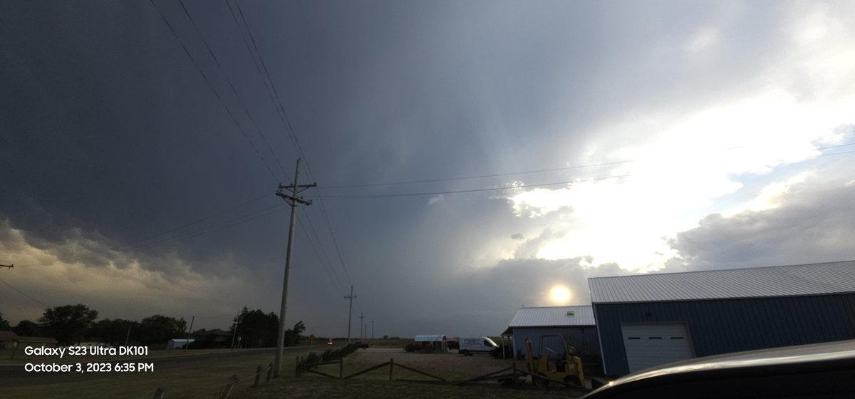 WengerJeffrey's tweet photo. In Holyrood KS looking at Warned storm #kswx #Ellsworthcounty @NWSWichita https://t.co/VwN5fn9HRp
