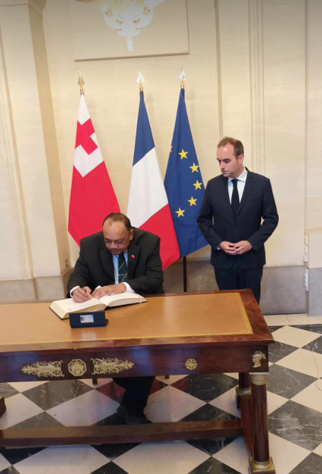 tongaportal's tweet photo. Prime Minister and Minister responsible for His Majesty’s Armed Forces meets French Minister of Defence
https://t.co/TFNZkk56Aq https://t.co/4b1vpcgA4D