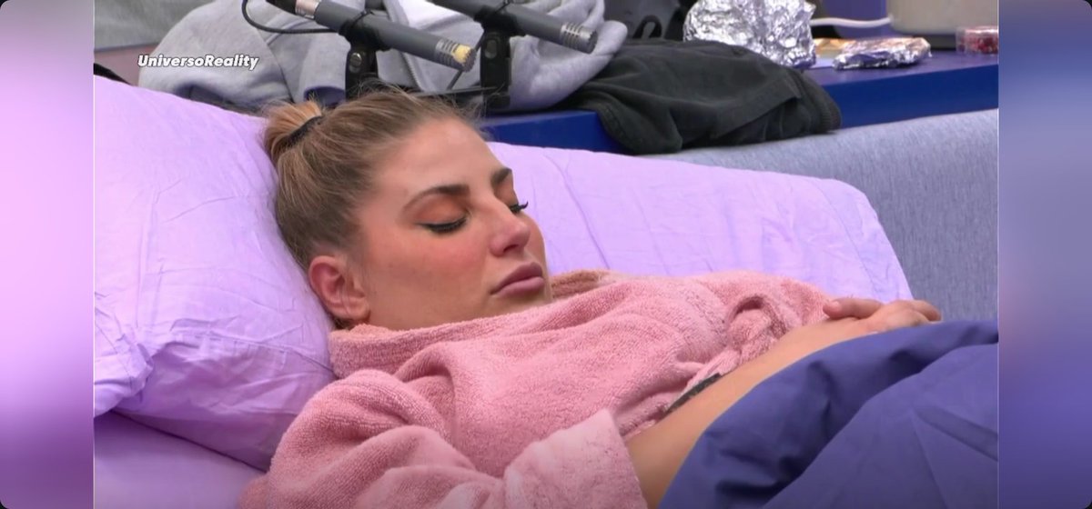 Nsdimeetu's tweet image. Yo cuando veo la carpeta de Zeus y Susana : 
#GHVIP3O #GHVIP4O