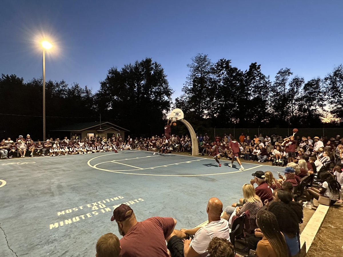 EKUHoops's tweet photo. If you are not at Dillingham Park for Late Night With The Colonels, you’re missing something special!

#MostExciting40MinutesInSports https://t.co/kzMGFTLlrf